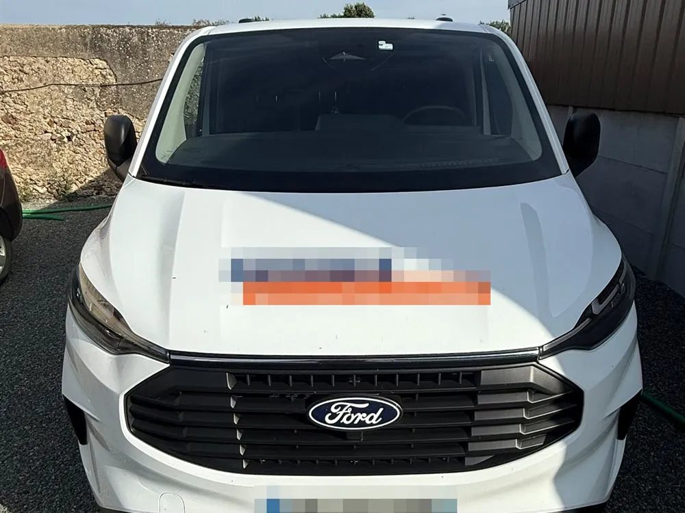 Ford Transit Custom : utilitaire avant remplacement du pare-brise